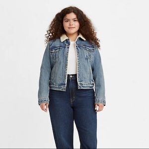 NWOT Levi’s sherpa trucker jacket